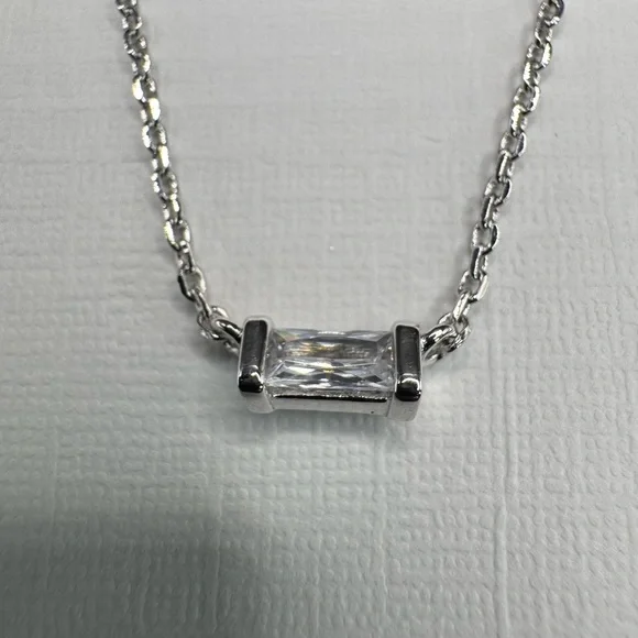 Kendra Scott Juliette Silver Pendant Necklace in White Clear Cubic Zirconia 19” - Picture 4 of 7